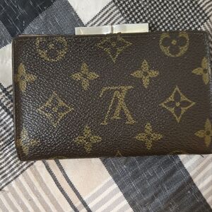 Authentic louis vuitton kiss lock wallet